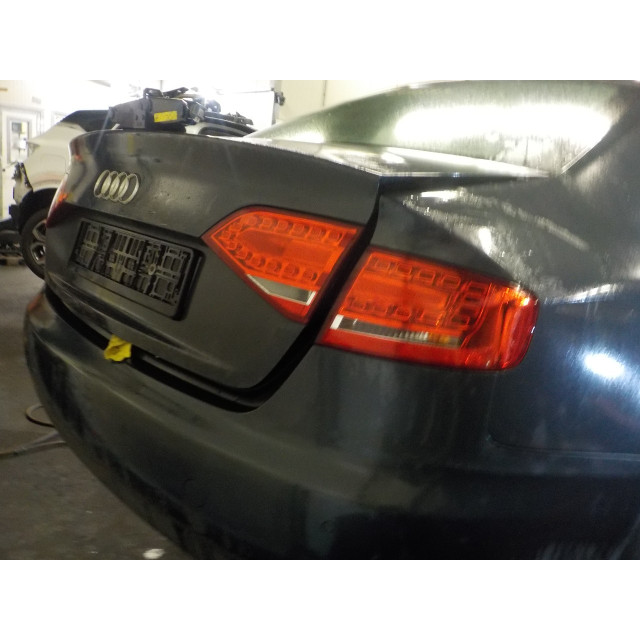 Lusterko zewnętrzne prawe sterowane elektrycznie Audi A4 (B8) (2007 - 2012) Sedan 1.8 TFSI 16V (CDHB(Euro 5))