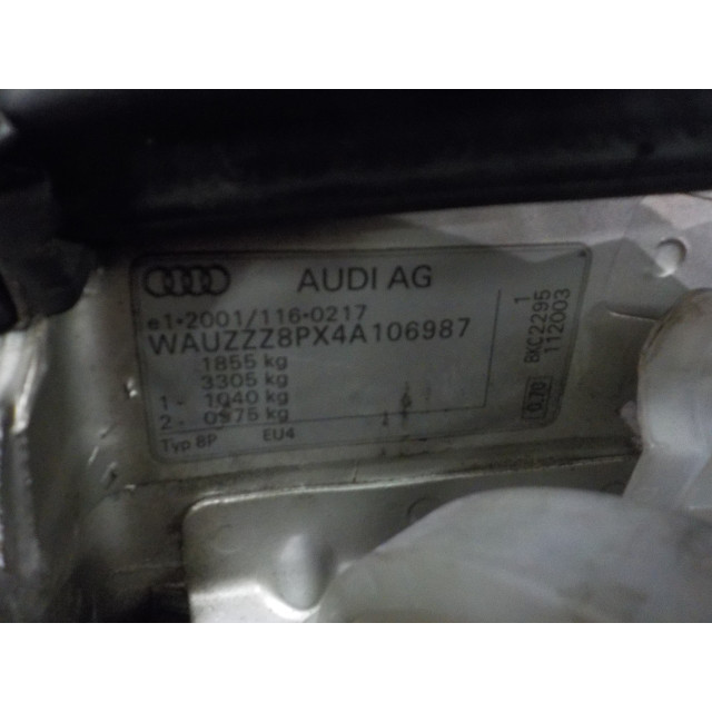 Lewe tylne światło na zewnątrz Audi A3 (8P1) (2003 - 2010) Hatchback 3-drs 1.9 TDI (BKC)