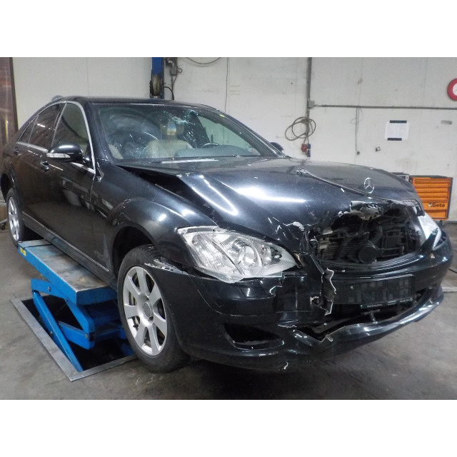 Kolumna zawieszenia tylna prawa Mercedes-Benz S (W221) (2005 - 2013) Sedan 3.0 S-320 CDI 24V 4-Matic (OM642.932)