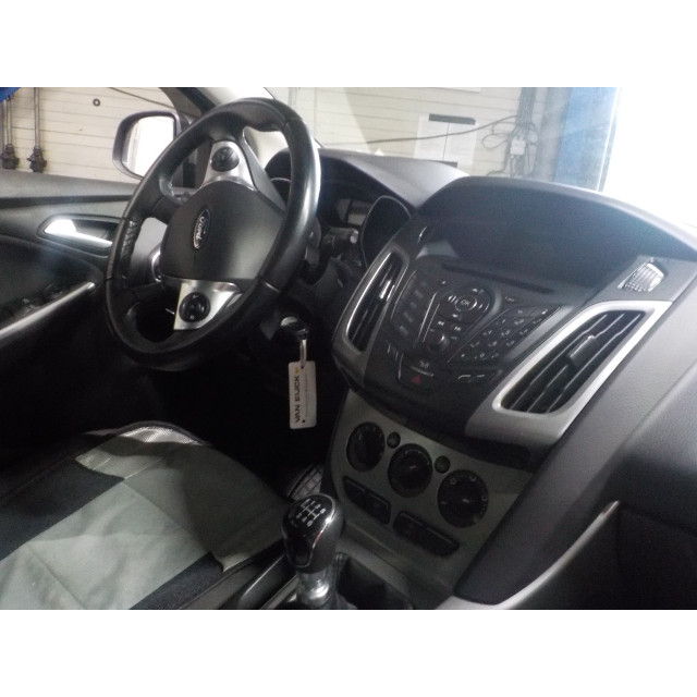 Multimedialny panel sterowania Ford Focus 3 (2011 - teraz) Focus III Hatchback 1.6 TDCi 115 (T1DA)