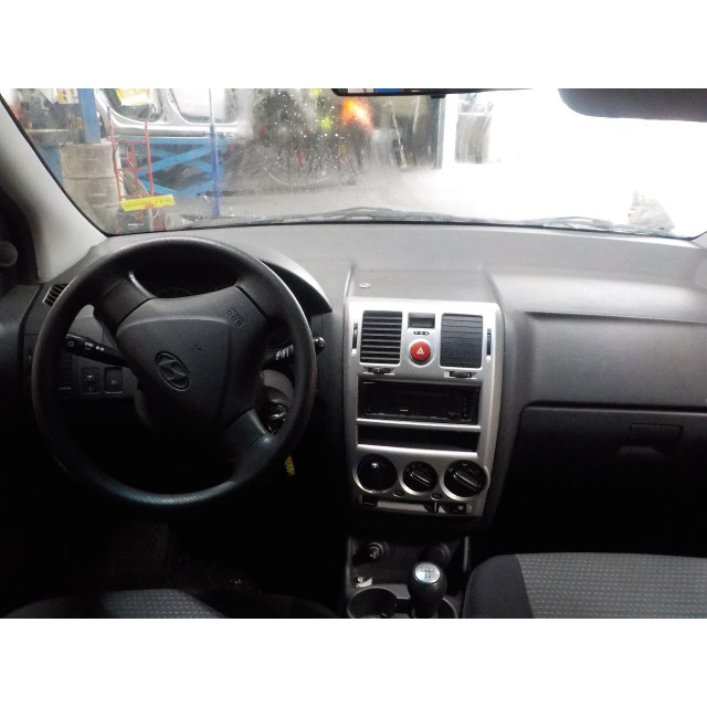 Lewe tylne światło na zewnątrz Hyundai Getz (2005 - 2009) Hatchback 1.5 CRDi 16V (D4FAL)