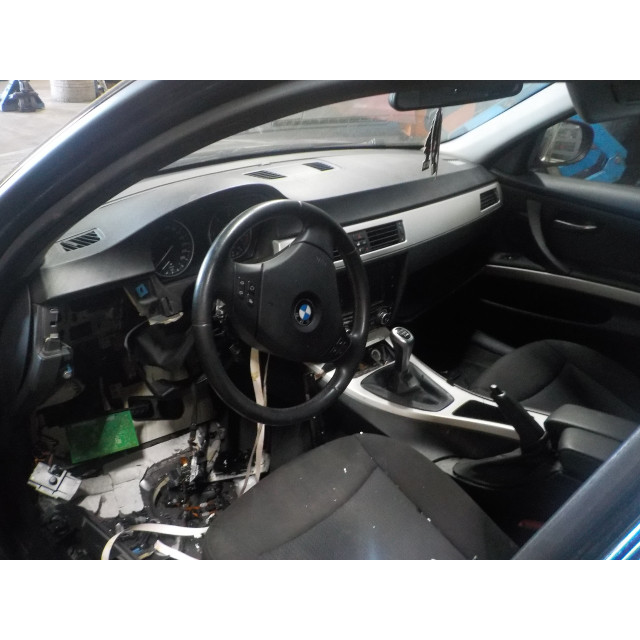 Lusterko zewnętrzne prawe sterowane elektrycznie BMW 3 serie Touring (E91) (2007 - 2013) Combi 318d 16V (N47-D20C)