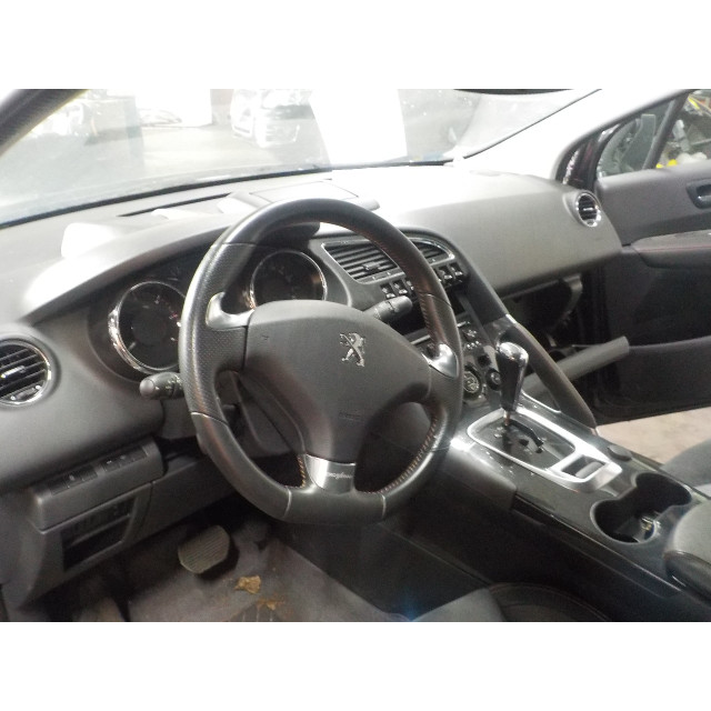 Drzwi przednie lewe Peugeot 3008 I (0U/HU) (2014 - 2016) MPV 1.6 BlueHDi 120 (DV6FC(BHZ))