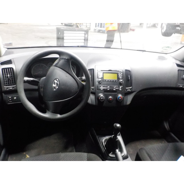 Pas bezpieczeństwa lewy przedni Hyundai i30 (FD) (2007 - 2012) i30 Hatchback 1.4 CVVT 16V (G4FA)