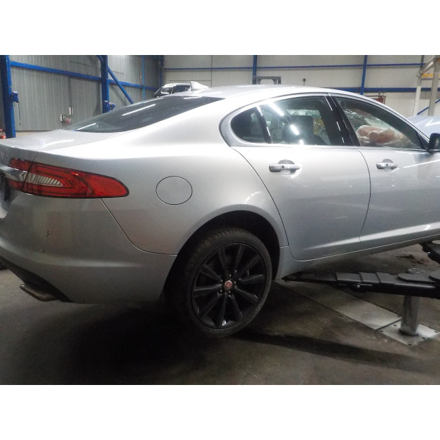 Zacisk hamulcowy tylny prawy Jaguar XF (CC9) (2011 - 2015) Sedan 2.2 D 16V (224DT)