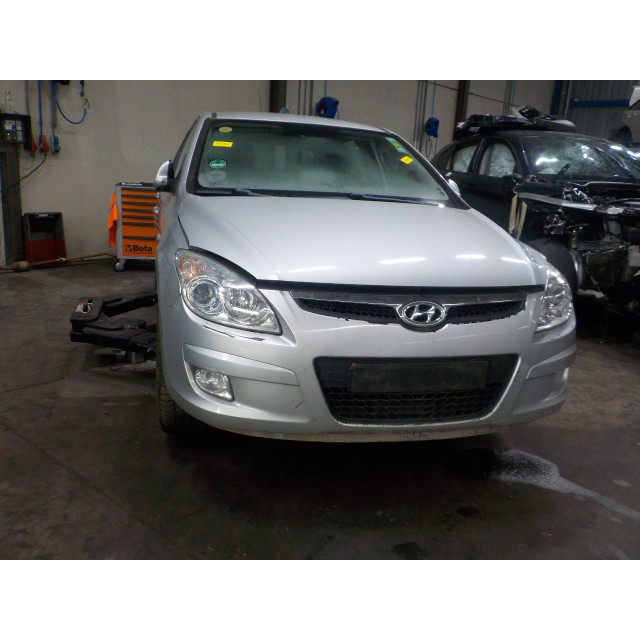 Zderzak tylny Hyundai i30 (FD) (2007 - 2012) i30 Hatchback 1.6 CRDi 16V VGT HP (D4FB)