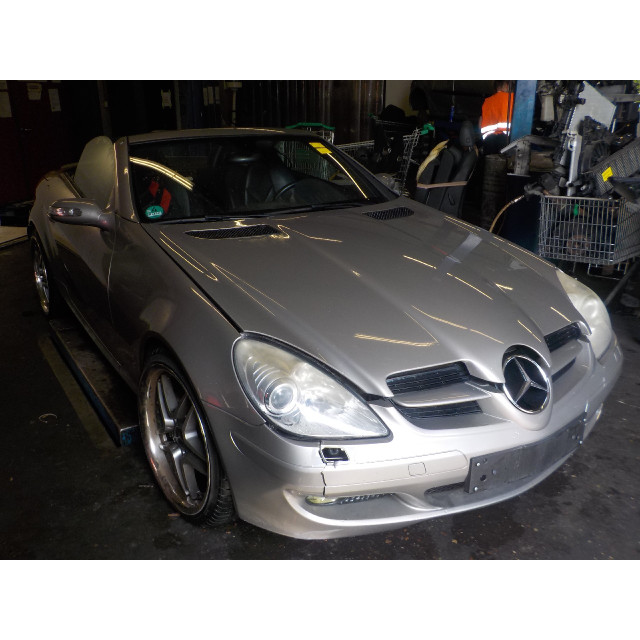 Kolumna zawieszenia przednia prawa Mercedes-Benz SLK (R171) (2004 - 2011) Cabrio 3.5 350 V6 24V (M272.963)