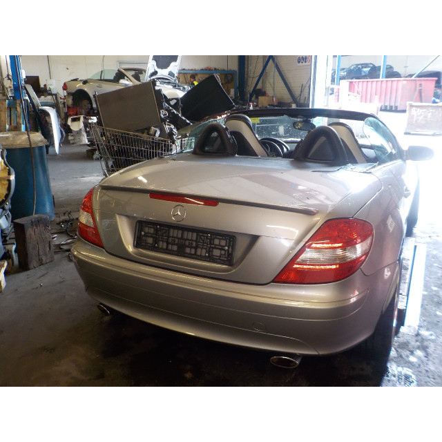 Kolumna zawieszenia przednia prawa Mercedes-Benz SLK (R171) (2004 - 2011) Cabrio 3.5 350 V6 24V (M272.963)