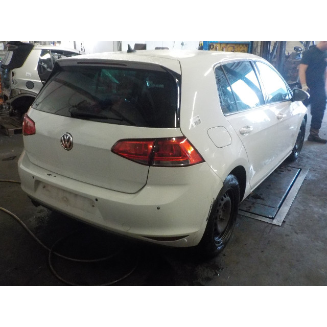 Zwolnienie hamulca ręcznego Volkswagen Golf VII (AUA) (2013 - 2020) Hatchback 1.6 TDI BlueMotion 16V (CRKB)