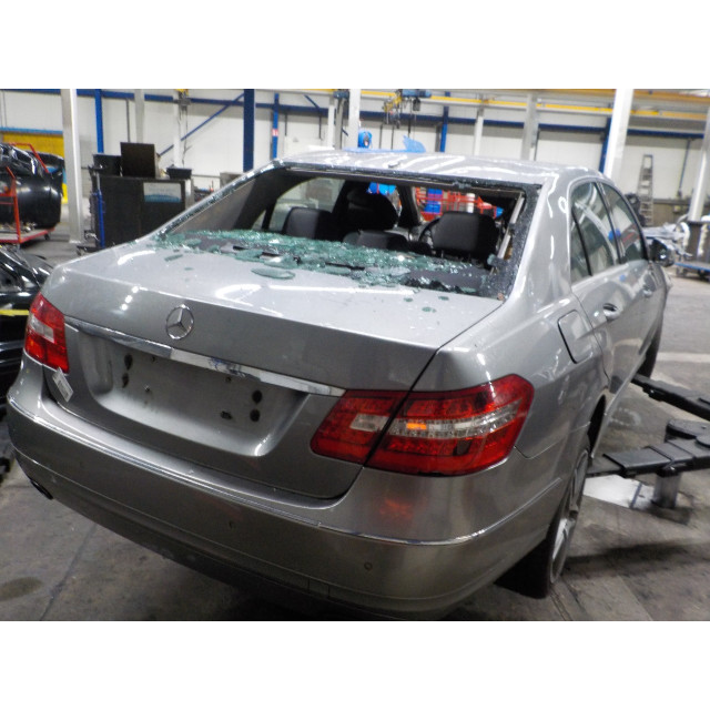 Zderzak tylny Mercedes-Benz E (W212) (2009 - 2011) Sedan E-350 CGI V6 24V BlueEfficiency (M272.983)
