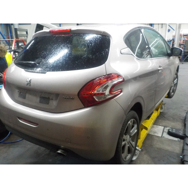 Multimedialny panel sterowania Peugeot 208 I (CA/CC/CK/CL) (2012 - 2019) Hatchback 1.6 Vti 16V (EP6C(5FS))