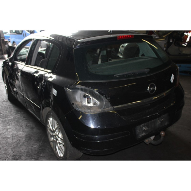 Zacisk hamulcowy tylny prawy Vauxhall / Opel Astra H (L48) (2004 - 2010) Hatchback 5-drs 1.7 CDTi 16V (Z17DTH(Euro 4))