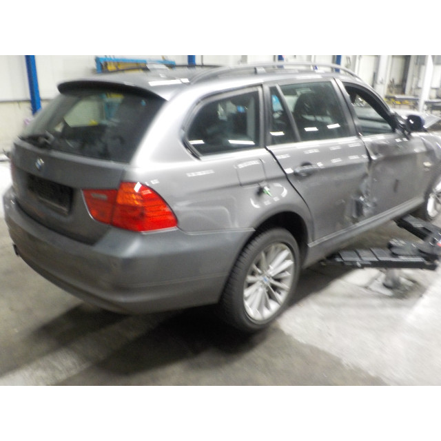 Kolumna zawieszenia przednia prawa BMW 3 serie Touring (E91) (2009 - 2012) Combi 330Xd 24V (N57-D30A)