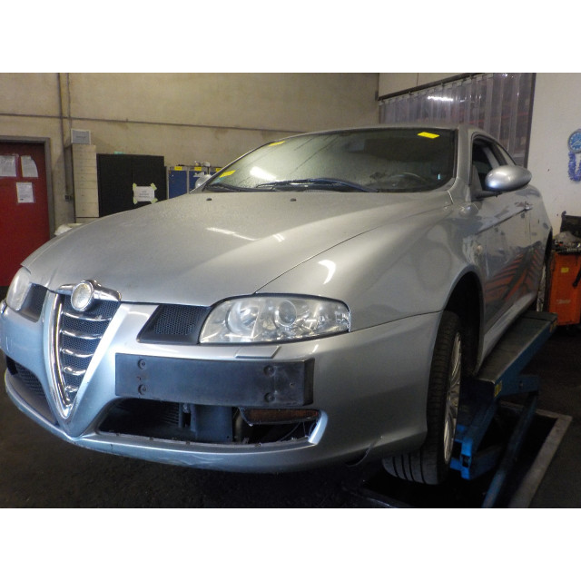 Drzwi przednie prawe Alfa Romeo GT (937) (2003 - 2010) Coupé 2.0 JTS 16V (937.A.1000)