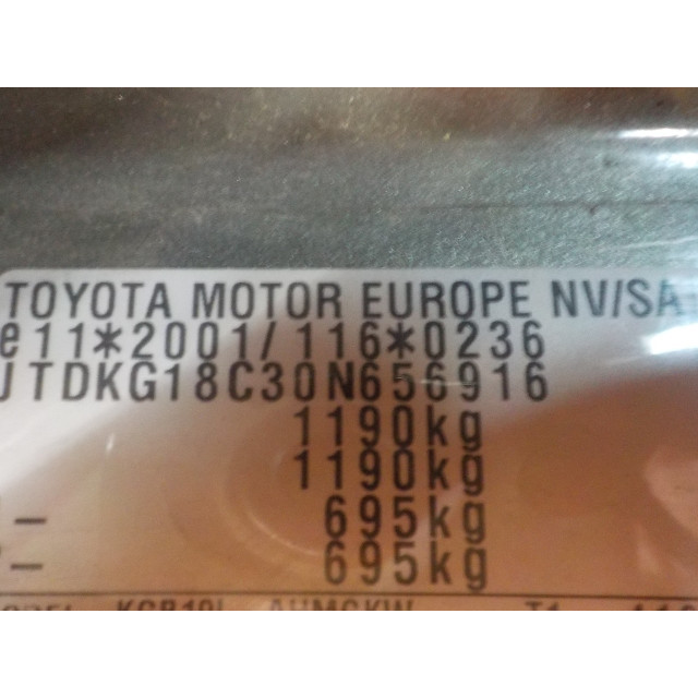 Kolumna zawieszenia przednia lewa Toyota Aygo (B10) (2005 - 2014) Hatchback 1.0 12V VVT-i (1KR-FE)