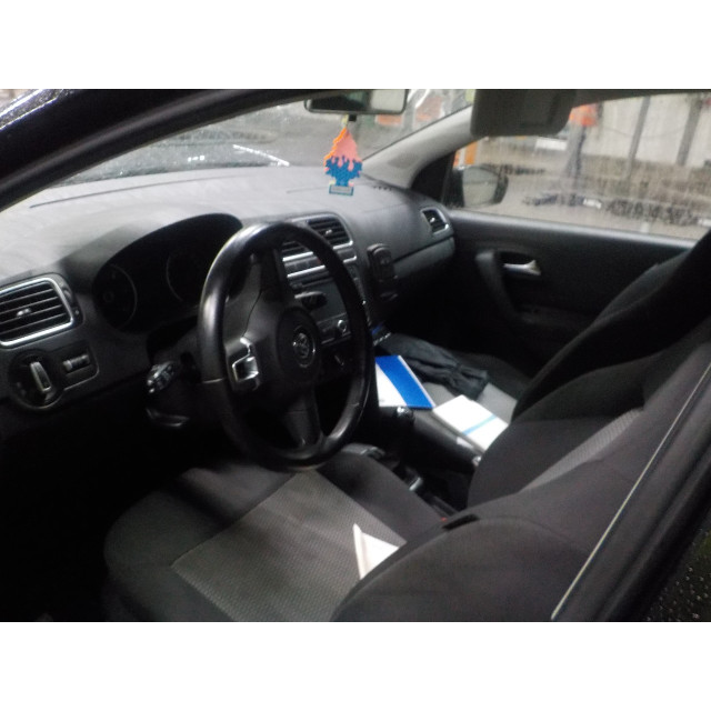 Zacisk hamulcowy przedni prawy Volkswagen Polo V (6R) (2009 - 2014) Hatchback 1.2 TDI 12V BlueMotion (CFWA(Euro 5))