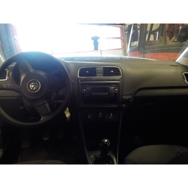Lewe tylne światło na zewnątrz Volkswagen Polo V (6R) (2011 - 2014) Hatchback 1.2 TSI (CBZC(Euro 5))