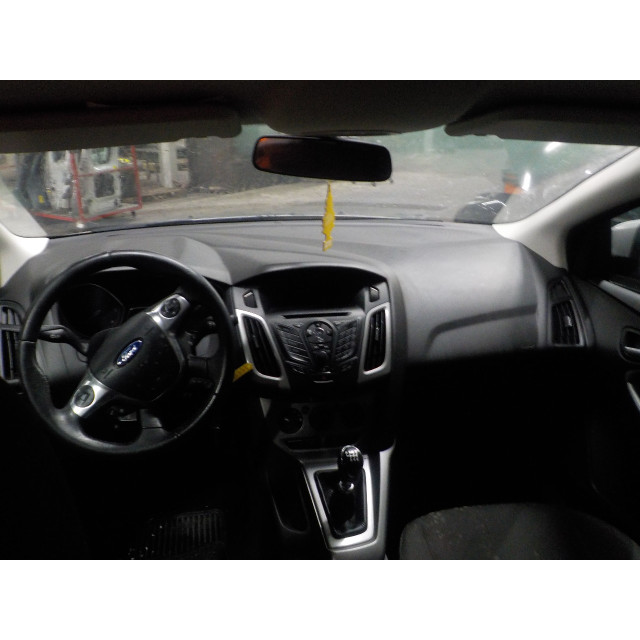 Lusterko zewnętrzne lewe sterowane elektrycznie Ford Focus 3 Wagon (2012 - 2018) Combi 1.6 TDCi ECOnetic (NGDB)