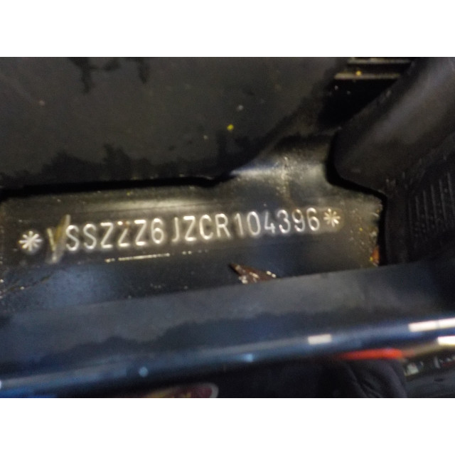 Mechanizm elektryczny centralnego zamka drzwi przednich prawych Seat Ibiza IV SC (6J1) (2010 - 2015) Hatchback 3-drs 1.2 TSI (CBZB)