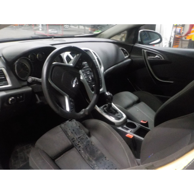Belka zderzaka tylnego Vauxhall / Opel Astra J GTC (PD2/PF2) (2011 - 2018) Hatchback 3-drs 1.4 Turbo 16V ecoFLEX 140 (A14NET(Euro 5))