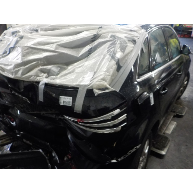 Piasta tylna prawa Audi Q3 (8UB/8UG) (2011 - 2015) SUV 2.0 16V TFSI 170 Quattro (CCZC(Euro 5))