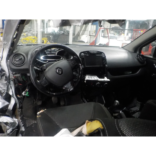 Elementy zderzaka Renault Clio IV Estate/Grandtour (7R) (2012 - teraz) Combi 5-drs 1.5 Energy dCi 90 FAP (K9K-608(K9K-B6))