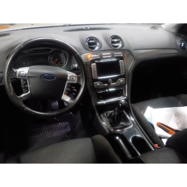 Lewe tylne światło na zewnątrz Ford Mondeo IV (2007 - 2014) Sedan 2.0 16V (A0BA)