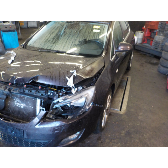 Multimedialny panel sterowania Vauxhall / Opel Astra J (PC6/PD6/PE6/PF6) (2009 - 2015) Hatchback 5-drs 1.4 Turbo 16V (A14NET(Euro 5))