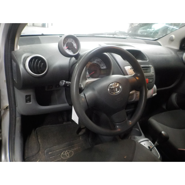 Nadkole przednie prawe Toyota Aygo (B10) (2005 - 2014) Hatchback 1.0 12V VVT-i (1KR-FE)