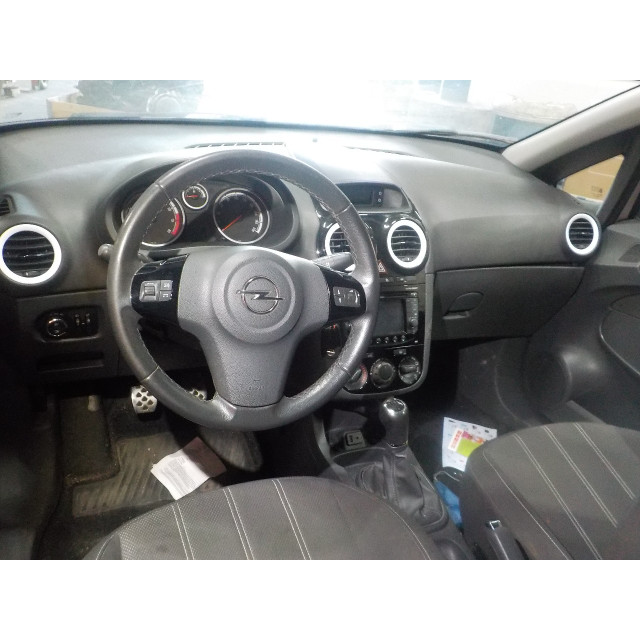 Silnik wycieraczek szyby tylnej Vauxhall / Opel Corsa D (2009 - 2014) Hatchback 1.2 ecoFLEX (A12XER(Euro 5))