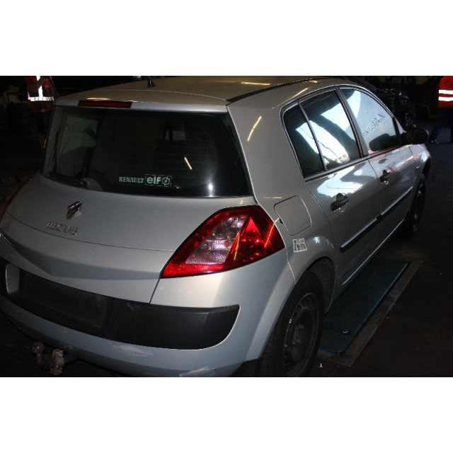 Wycieraczka przednia prawa Renault Megane II (BM/CM) (2002 - 2008) Hatchback 1.4 16V 98 (K4J-730)