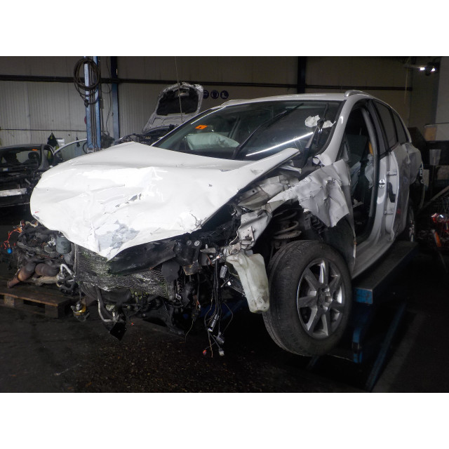 Półoś przednia prawa Seat Ibiza ST (6J8) (2010 - 2015) Combi 1.2 TDI Ecomotive (CFWA)