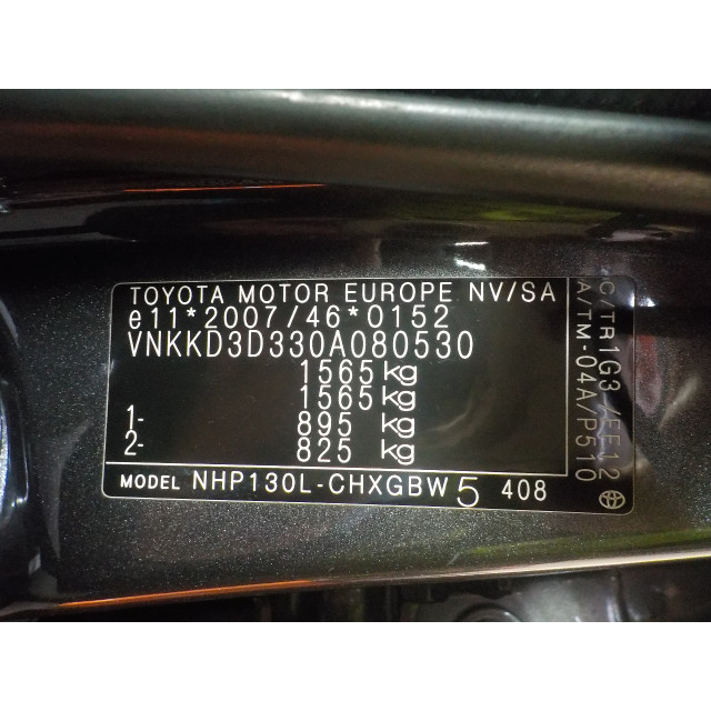 Belka zderzaka tylnego Toyota Yaris III (P13) (2012 - 2020) Hatchback 1.5 16V Hybrid (1NZ-FXE)