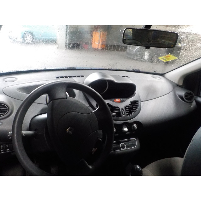 Piasta przednia prawa Renault Twingo II (CN) (2007 - 2014) Hatchback 3-drs 1.2 16V (D4F-770)
