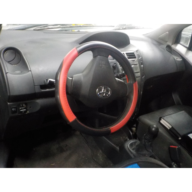 Mechanizm sterowania elektrycznego szyby drzwi przednich prawych Toyota Yaris II (P9) (2005 - 2011) Hatchback 1.0 12V VVT-i (1KR-FE)