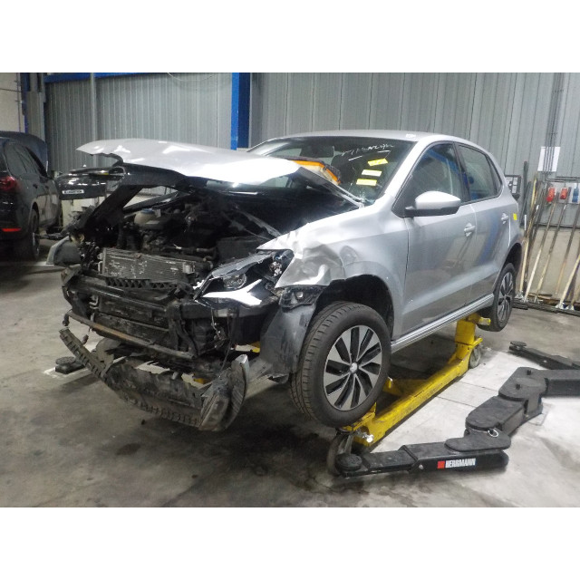 Lewe tylne światło na zewnątrz Volkswagen Polo V (6R) (2014 - 2017) Hatchback 1.4 TDI (CUSA(Euro 6))