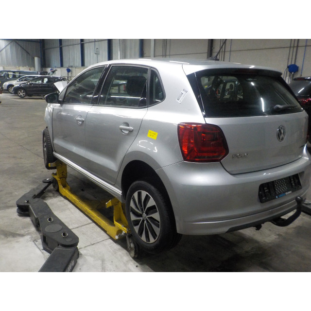 Lusterko zewnętrzne prawe sterowane elektrycznie Volkswagen Polo V (6R) (2014 - 2017) Hatchback 1.4 TDI (CUSA(Euro 6))