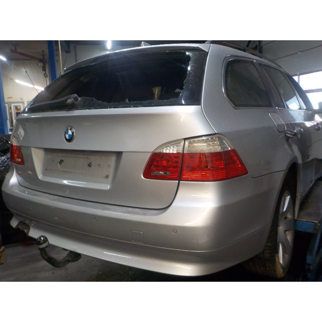Kolumna zawieszenia przednia lewa BMW 5 serie Touring (E61) (2007 - 2010) Combi 525i 24V (N53-B30A)