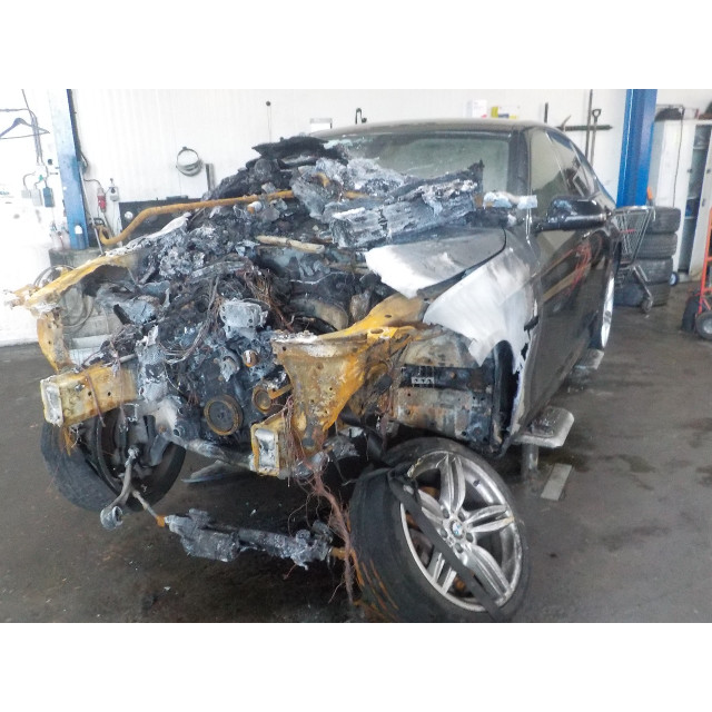 Pas bezpieczeństwa środkowy tylny BMW 5 serie (F10) (2011 - 2016) Sedan 528i 16V (N20-B20A)