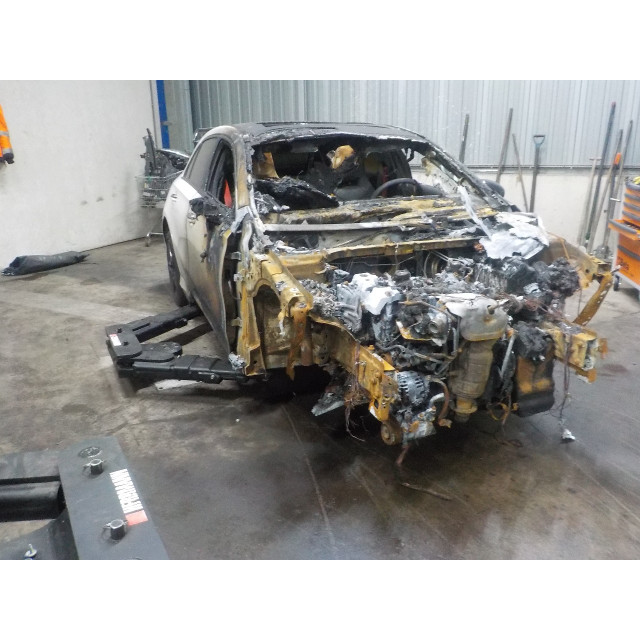 Zderzak tylny Mercedes-Benz A (177.0) (2018 - 2025) Hatchback 2.0 A-250 Turbo 16V (M260.920)