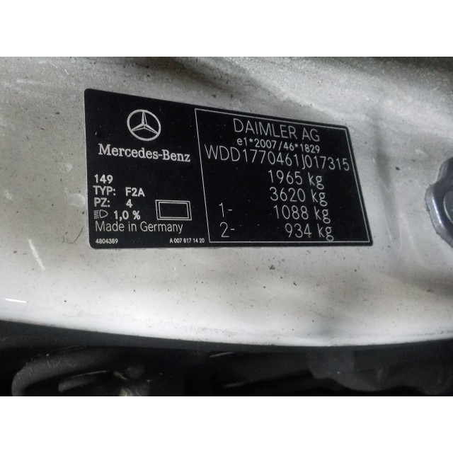 Piasta tylna prawa Mercedes-Benz A (177.0) (2018 - 2025) Hatchback 2.0 A-250 Turbo 16V (M260.920)