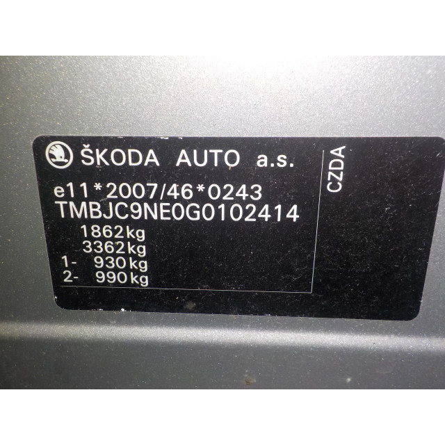 Płyta pokrywowa Skoda Octavia Combi (5EAC) (2014 - 2020) Combi 5-drs 1.4 TSI 16V (CZDA(Euro 6))