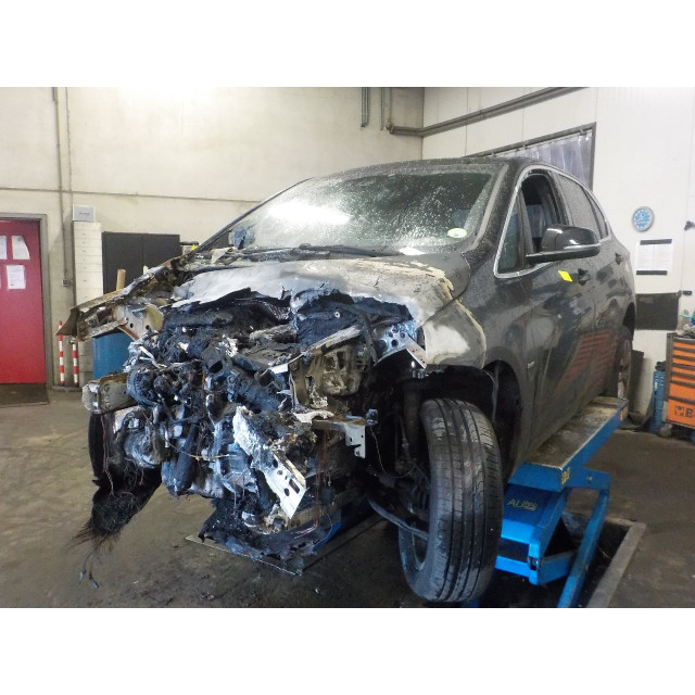 Pas bezpieczeństwa środkowy tylny BMW 2 serie Active Tourer (F45) (2014 - 2018) MPV 214d 1.5 12V (B37-C15A)