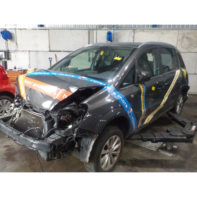 Półoś przednia prawa Vauxhall / Opel Zafira (M75) (2008 - 2015) MPV 1.6 16V (A16XER(Euro 5))