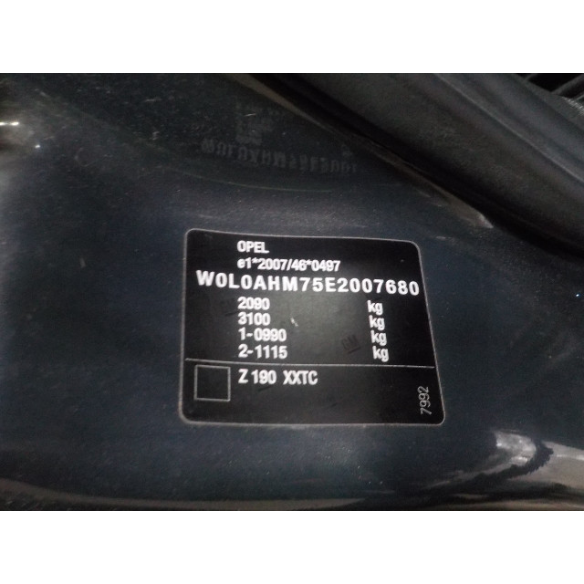 Zacisk hamulcowy przedni prawy Vauxhall / Opel Zafira (M75) (2008 - 2015) MPV 1.6 16V (A16XER(Euro 5))