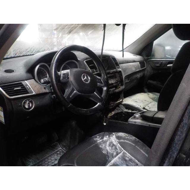 Lusterko zewnętrzne lewe sterowane elektrycznie Mercedes-Benz ML III (166) (2011 - 2015) SUV 3.0 ML-350 BlueTEC V6 24V 4-Matic (OM642.826)