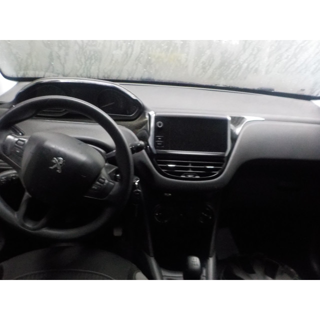 Pas bezpieczeństwa prawy tylny Peugeot 208 I (CA/CC/CK/CL) (2012 - 2019) Hatchback 1.2 Vti 12V PureTech 82 (EB2F(HMZ))