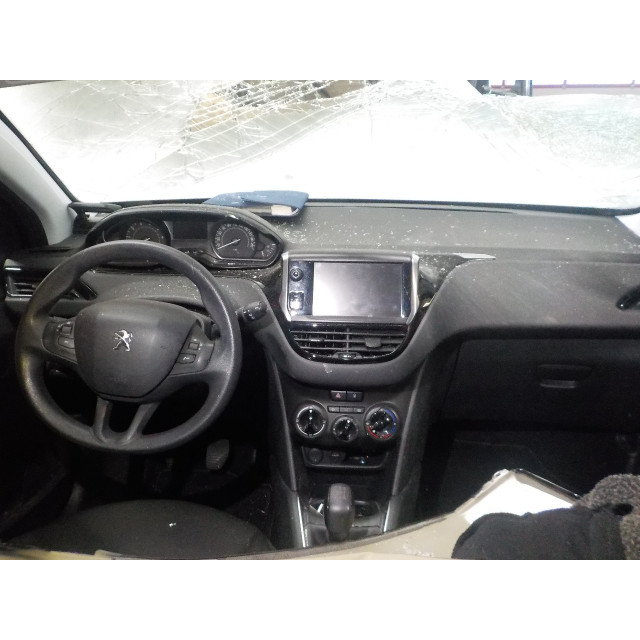 Kokpit Peugeot 208 I (CA/CC/CK/CL) (2012 - 2019) Hatchback 1.2 Vti 12V PureTech 82 (EB2F(HMZ))