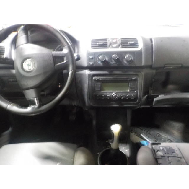 Pas bezpieczeństwa lewy przedni Skoda Fabia II (5J) (2007 - 2014) Hatchback 5-drs 1.4i 16V (BXW)