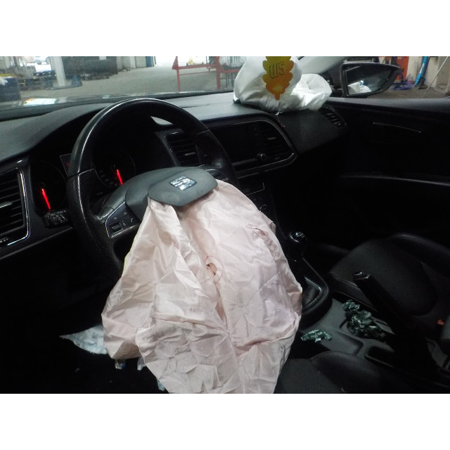 Lusterko zewnętrzne prawe sterowane elektrycznie Seat Leon (5FB) (2014 - teraz) Hatchback 5-drs 1.4 TSI ACT 16V (CZEA)